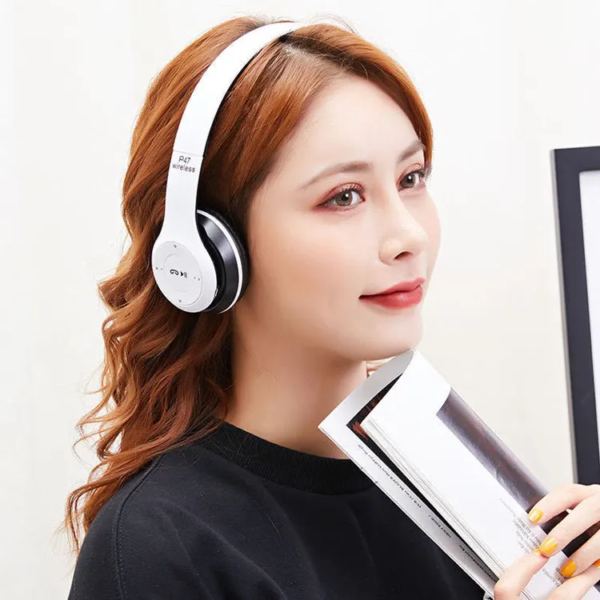 40-Hour Battery Wireless Headsets with Adaptive Noise Cancellation